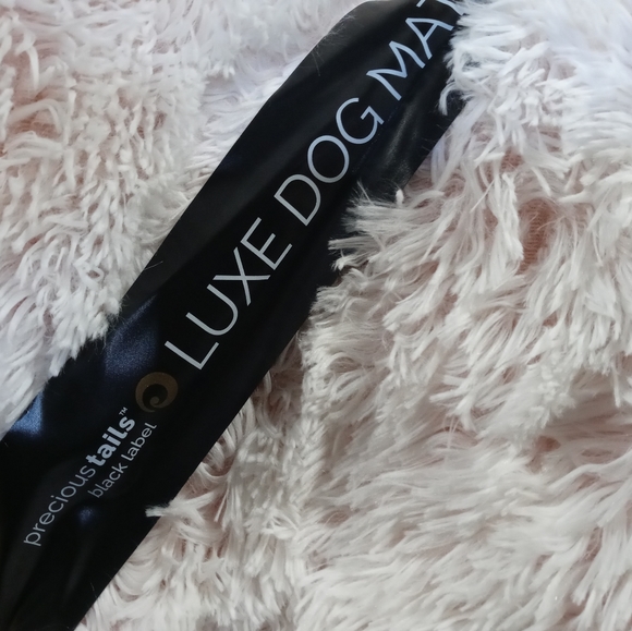 Precious Tails Black Level de Luxe Dog Mat - Picture 5 of 12